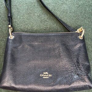 ✨ Coach Black Pebbled Leather Crossbody Bag ✨